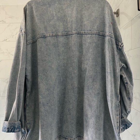 NWOT. Gap denim shirt jacket. - Picture 2 of 4